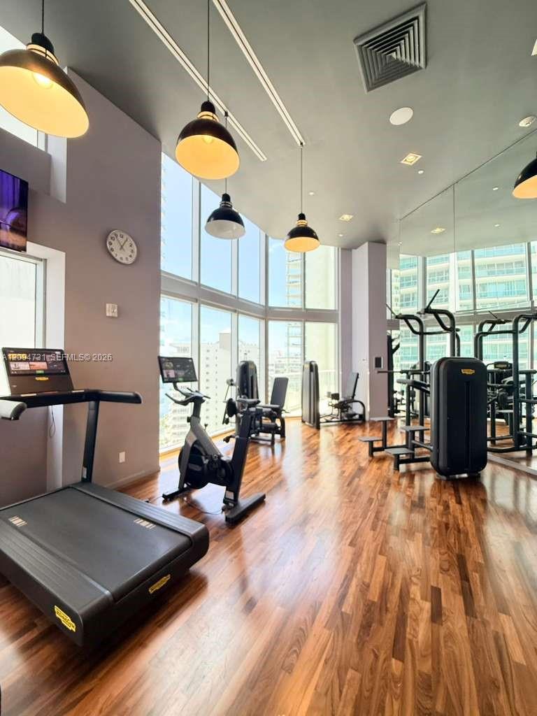 1300 Brickell Bay Drive 1904 Property Photo 40