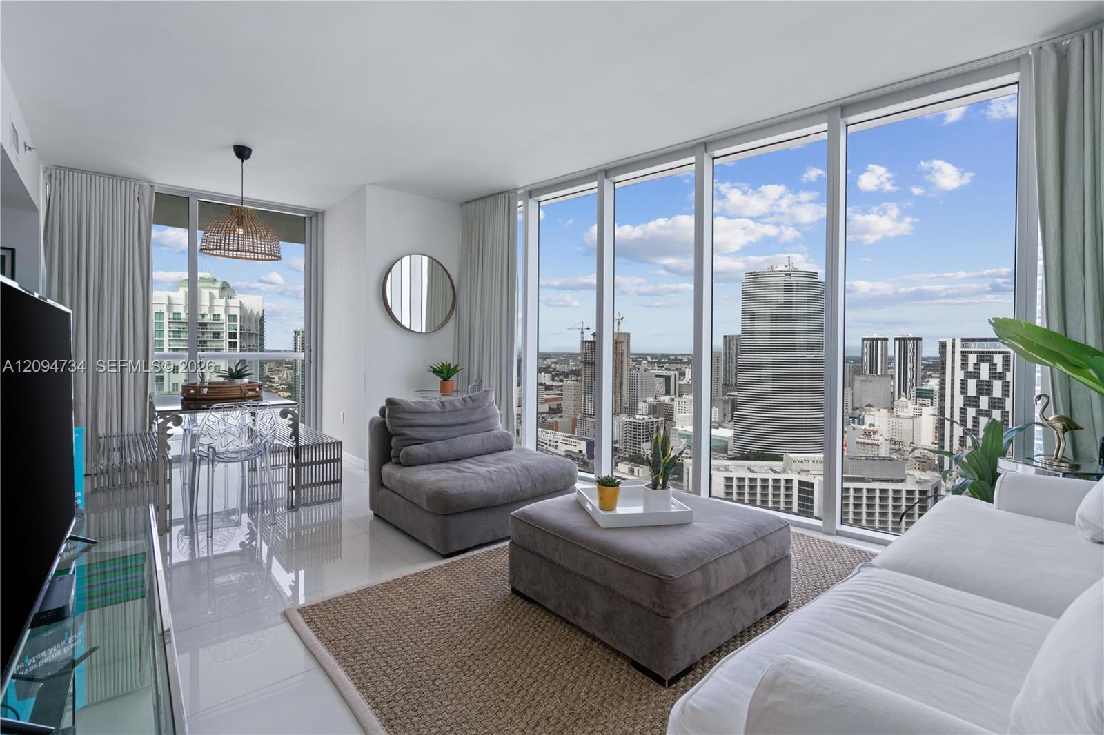 485 Brickell Avenue 3904 Property Photo 3