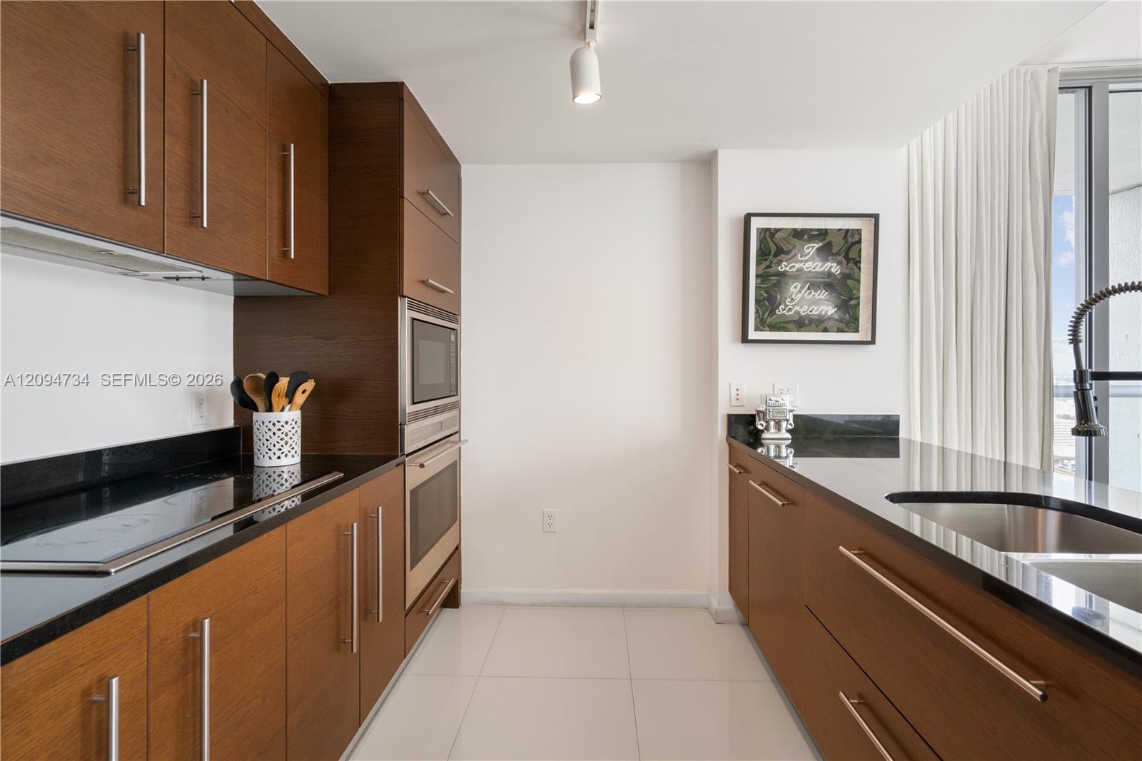 485 Brickell Avenue 3904 Property Photo 4