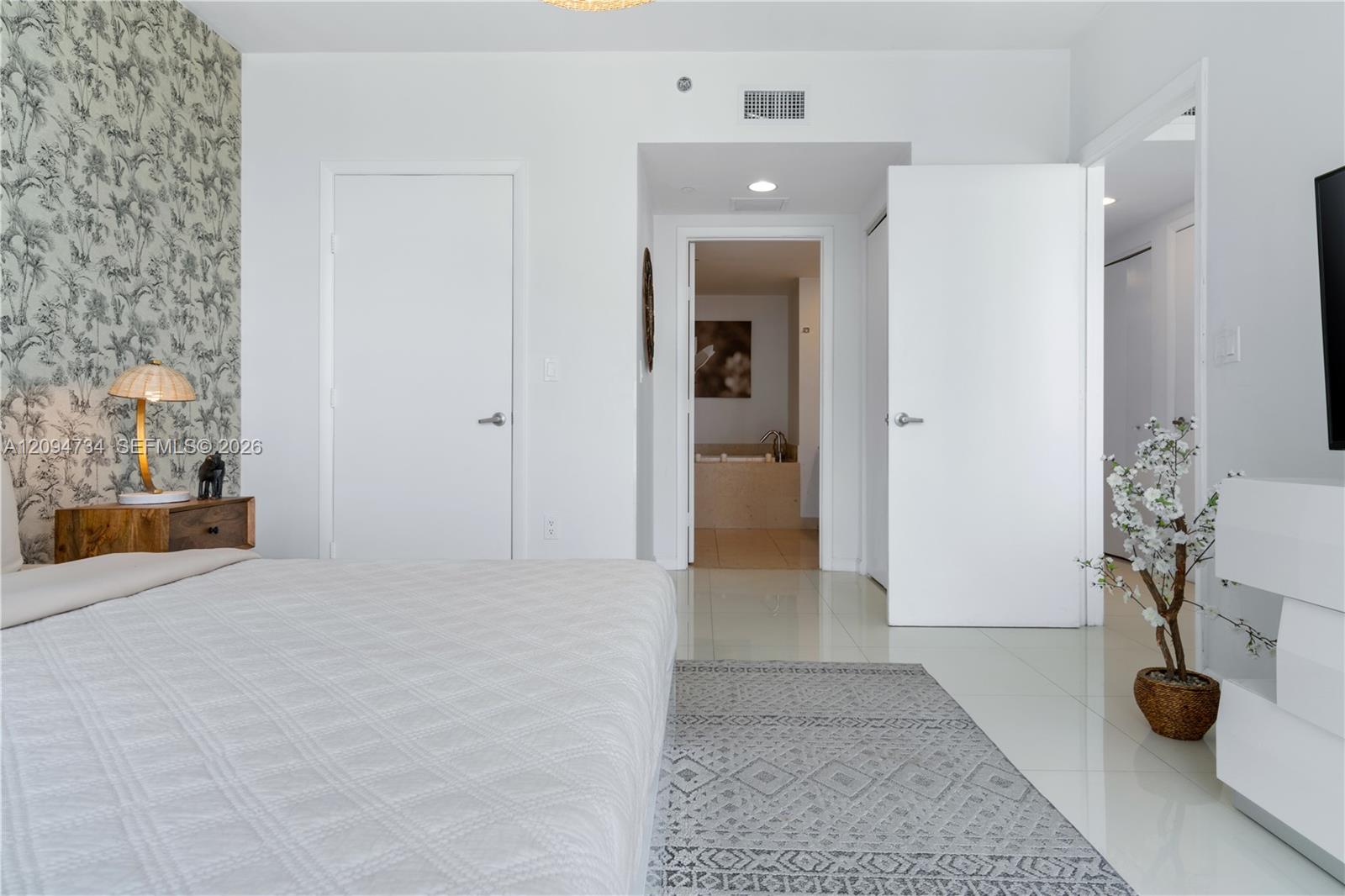 485 Brickell Avenue 3904 Property Photo 10