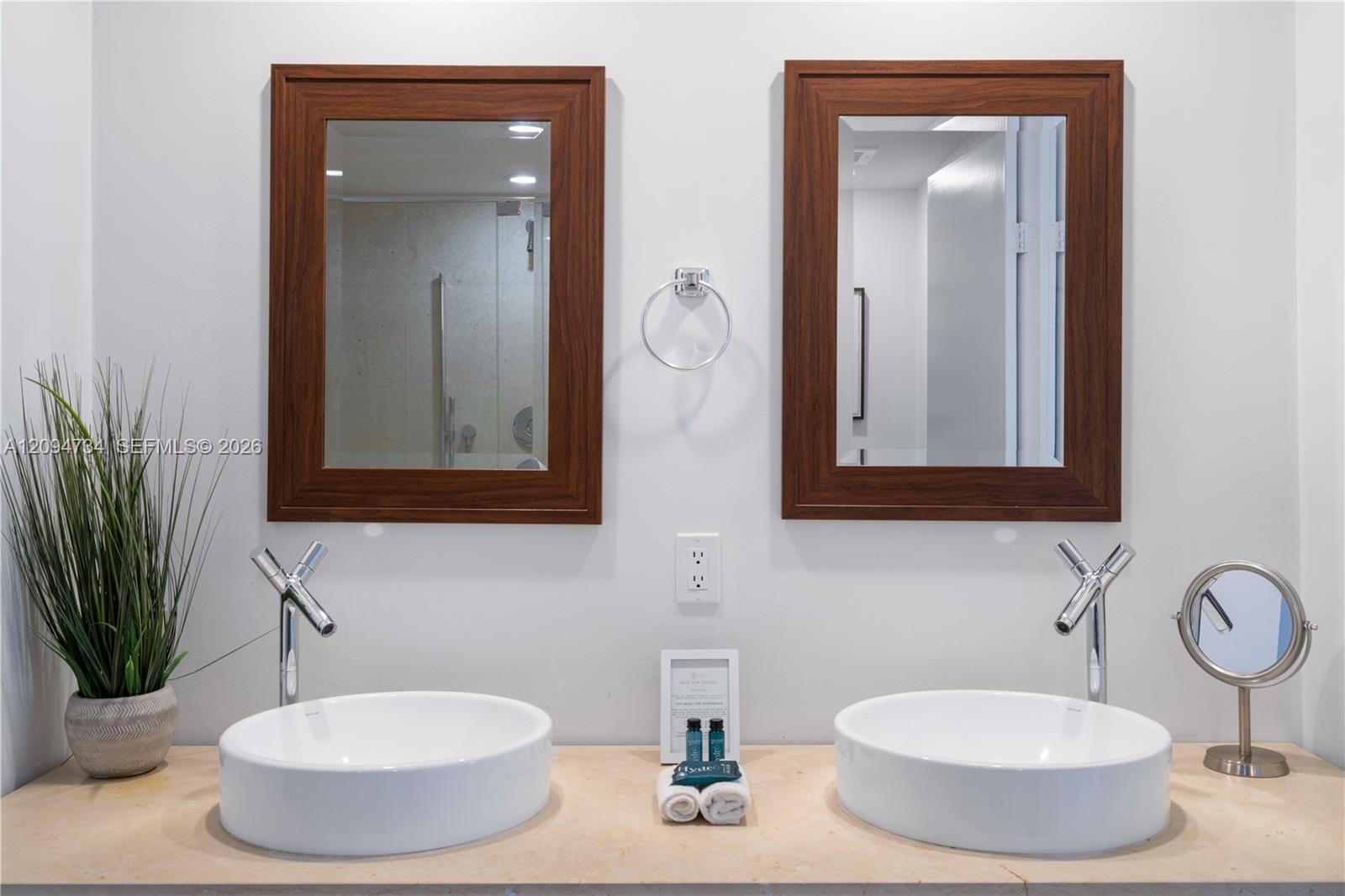 485 Brickell Avenue 3904 Property Photo 13
