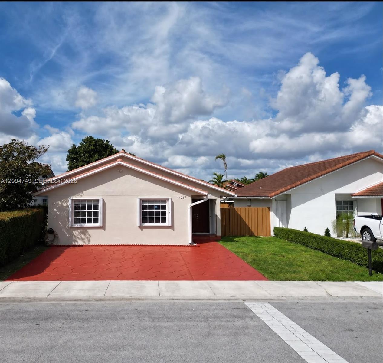14217 SW 48th Lane Property Photo 1