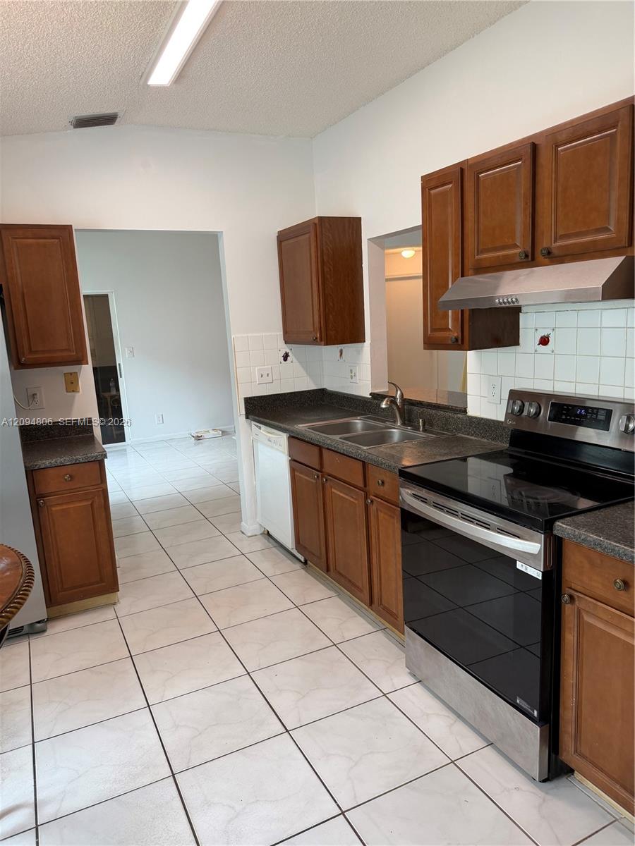 33 Bentwater Circle Property Photo 4