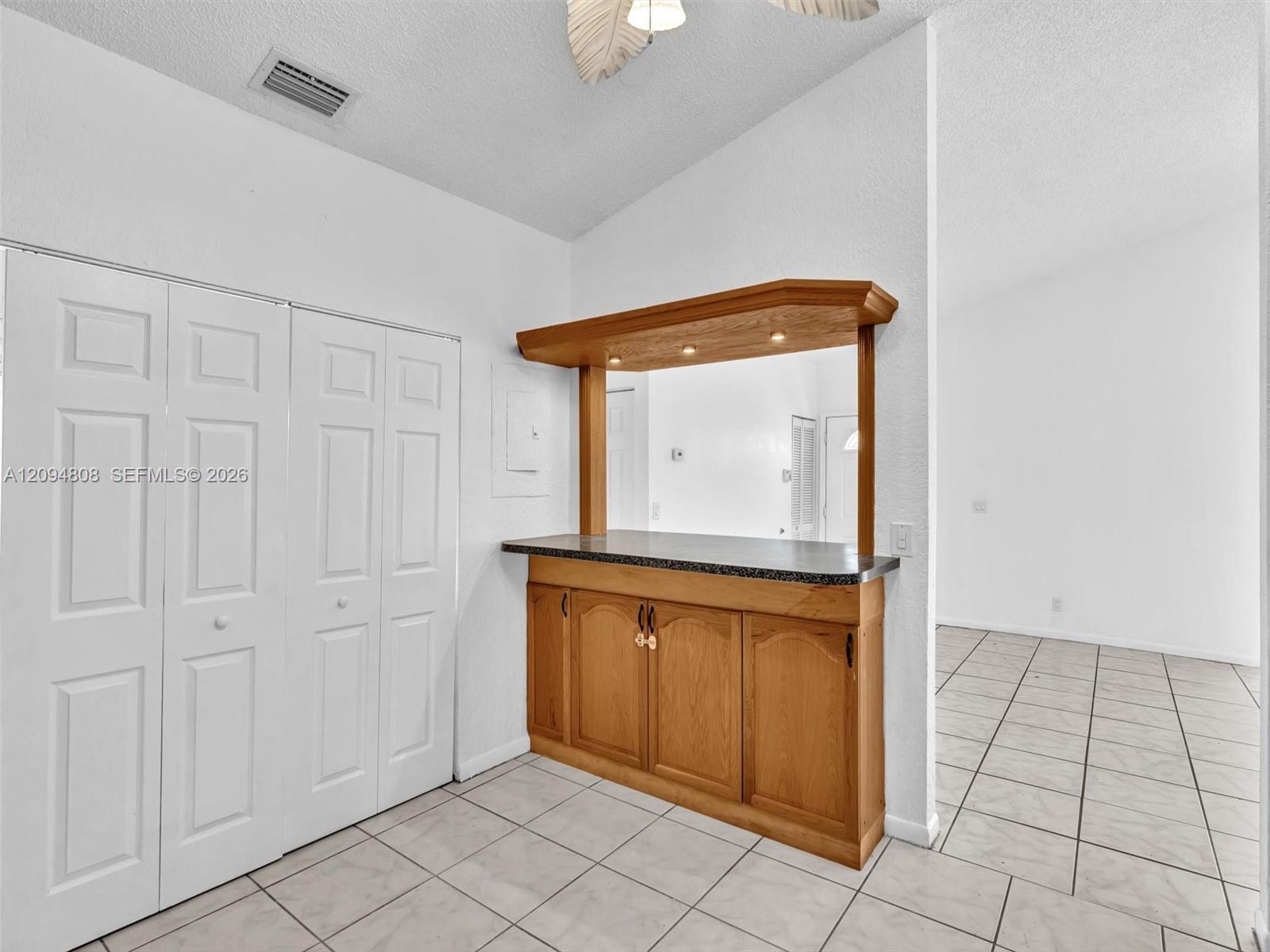 5201 Sw 31st Avenue 112 Property Photo 6