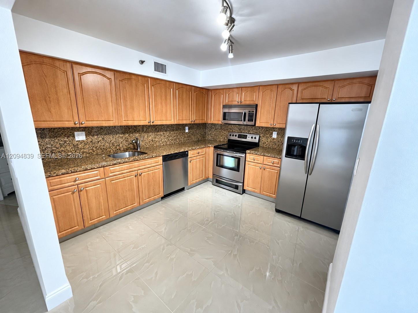 3500 Mystic Pointe Drive 3002 Property Photo 10