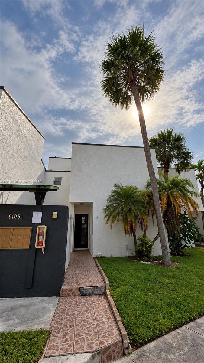 9195 Fontainebleau Boulevard 4 Property Photo 1