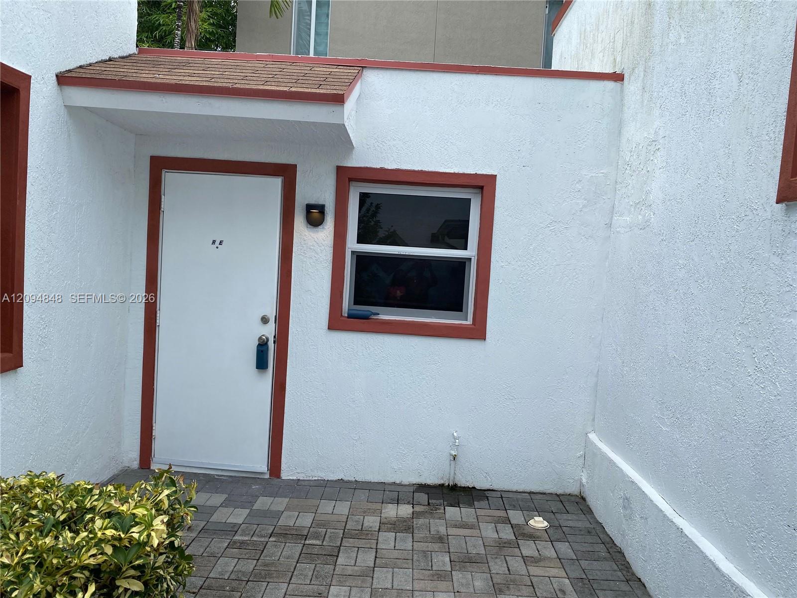905 Se 2nd Court Re Property Photo 2