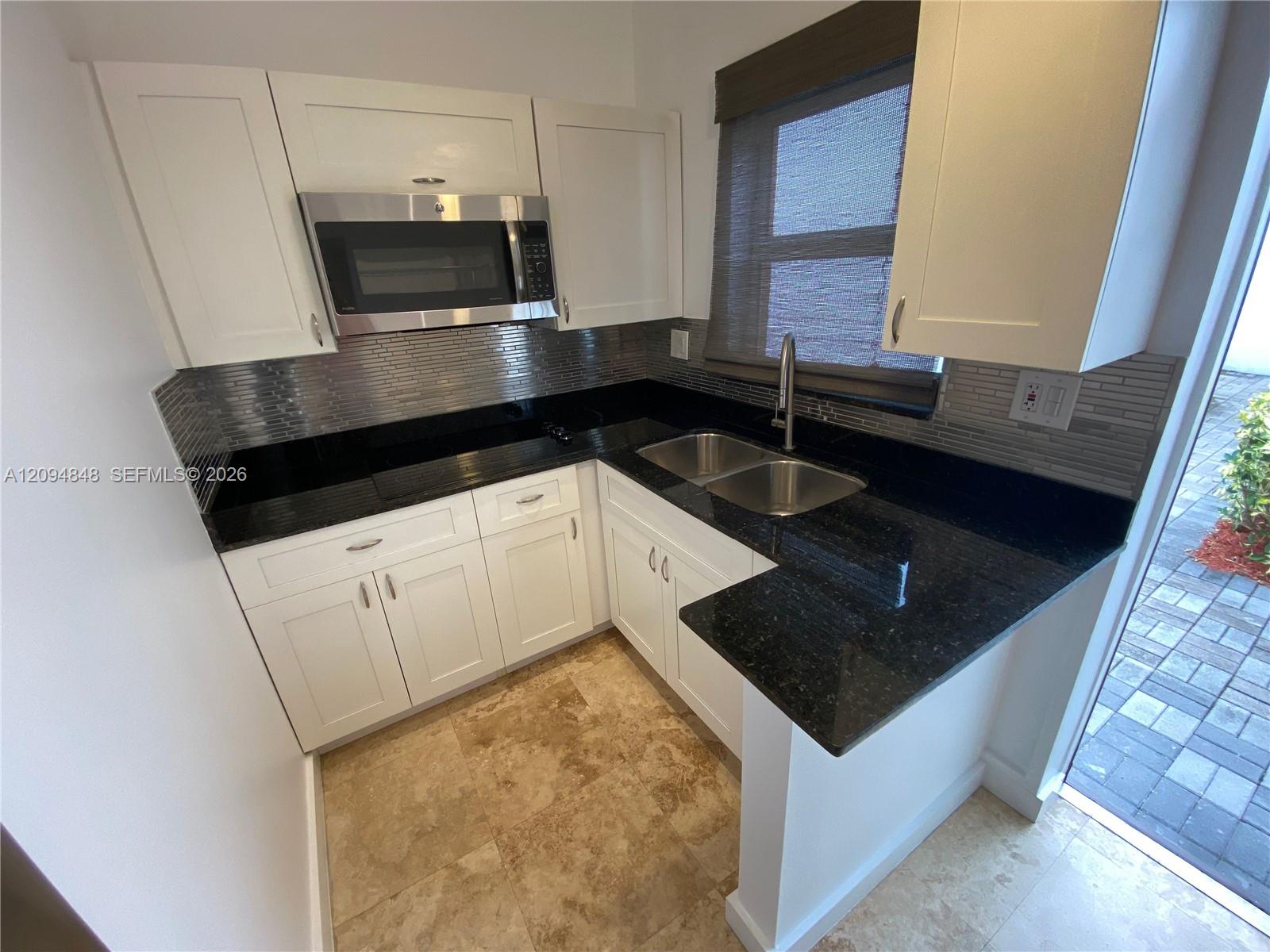 905 Se 2nd Court Re Property Photo 3