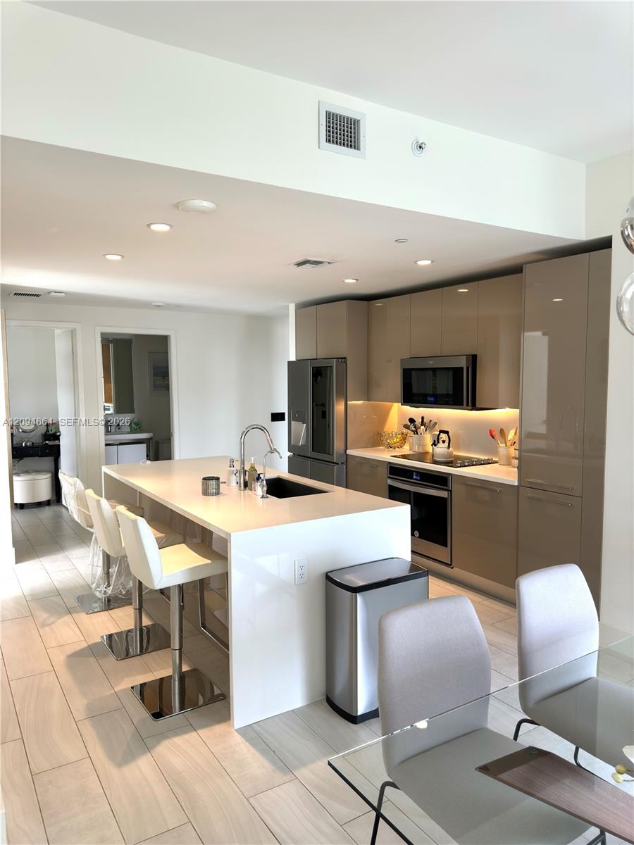 2000 Metropica Way 2109 Property Photo 6