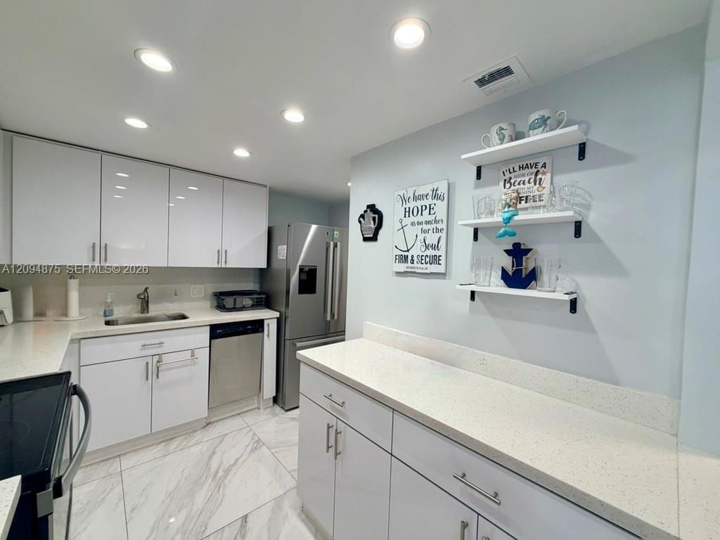 2201 S Ocean Drive 605 Property Photo 4