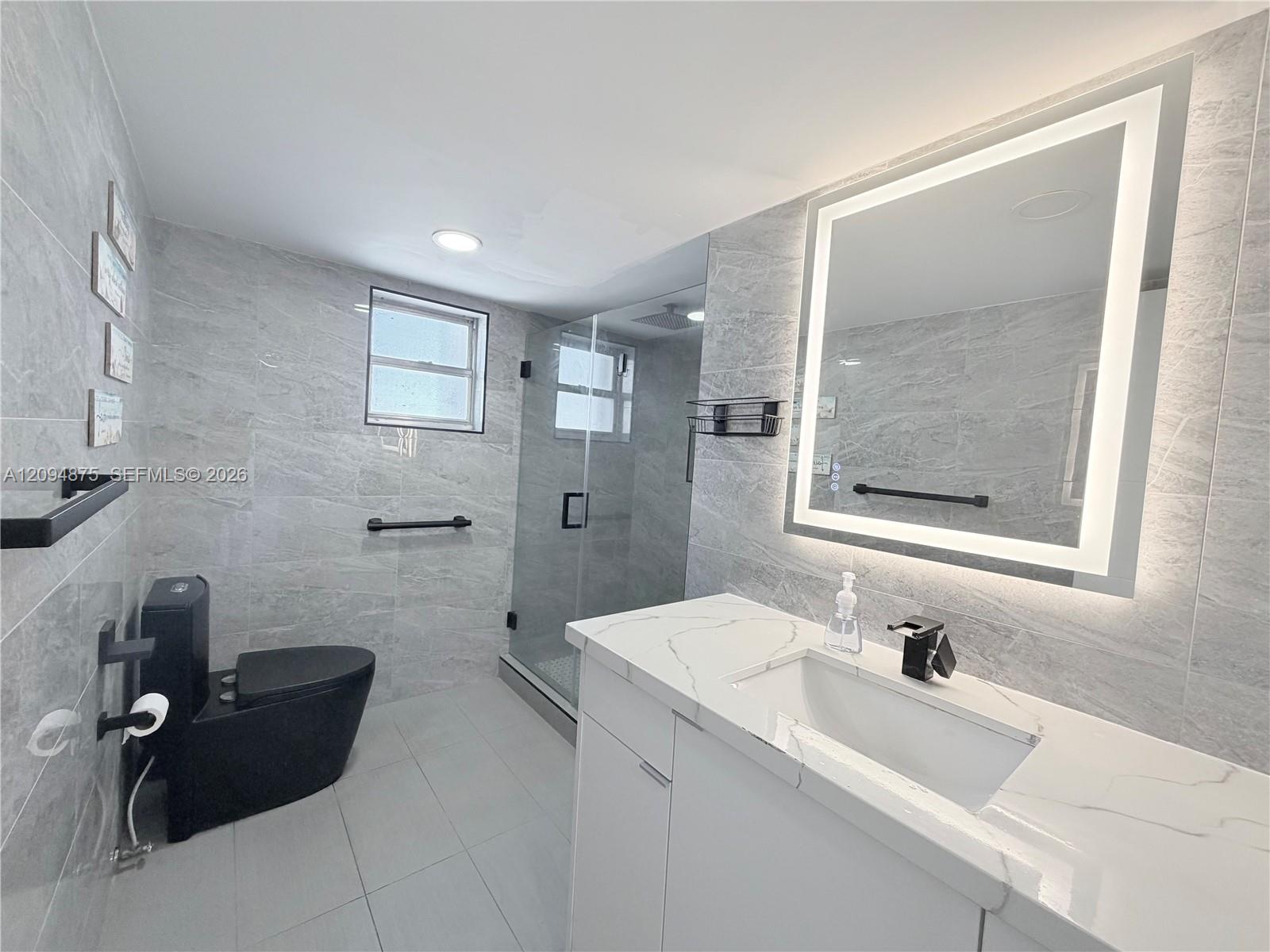 2201 S Ocean Drive 605 Property Photo 10