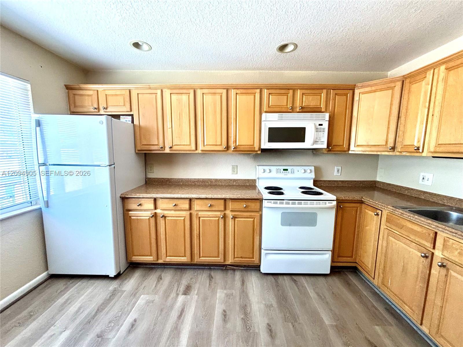 219 W Dixie Highway B Property Photo 2