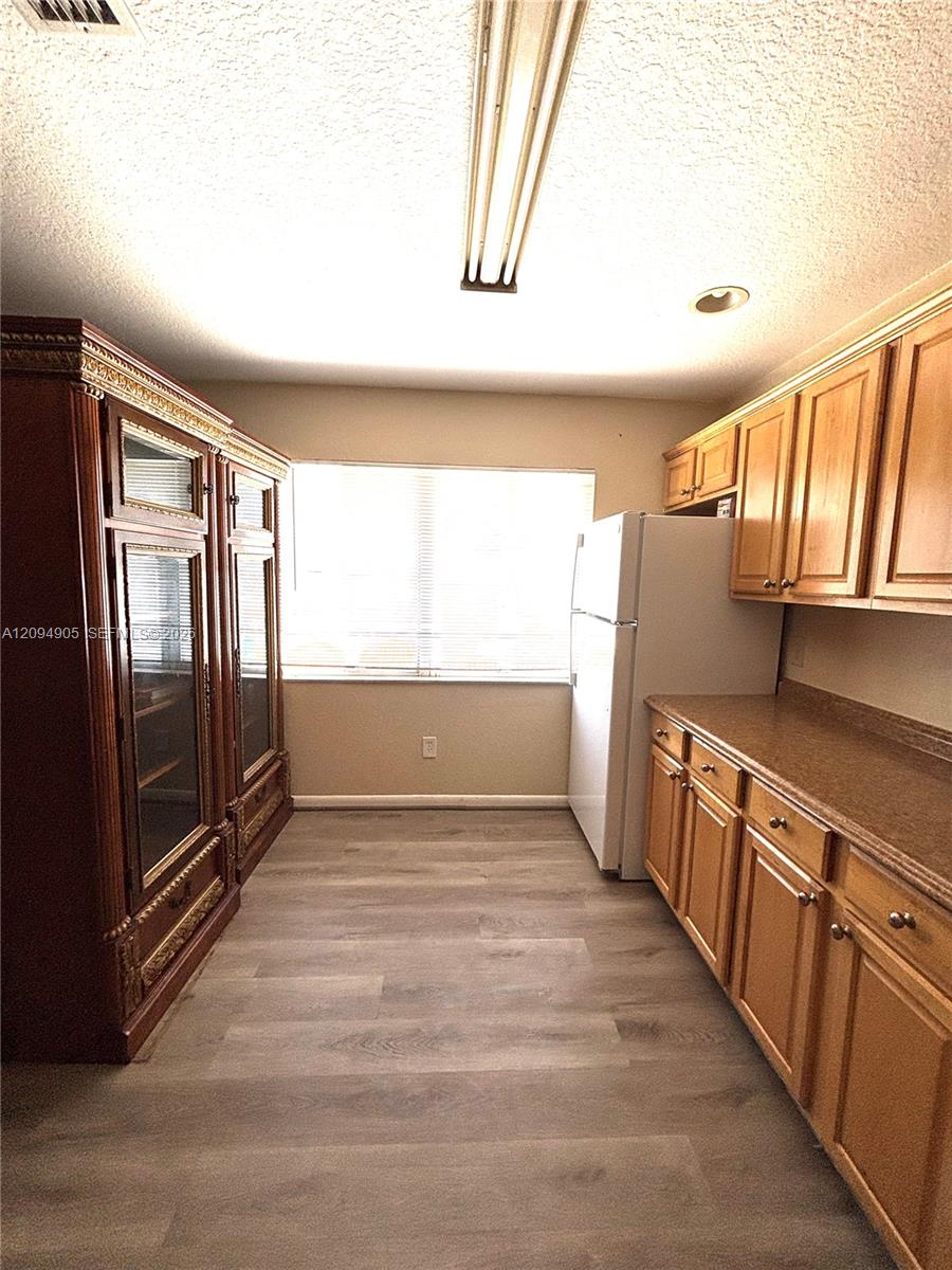 219 W Dixie Highway B Property Photo 3