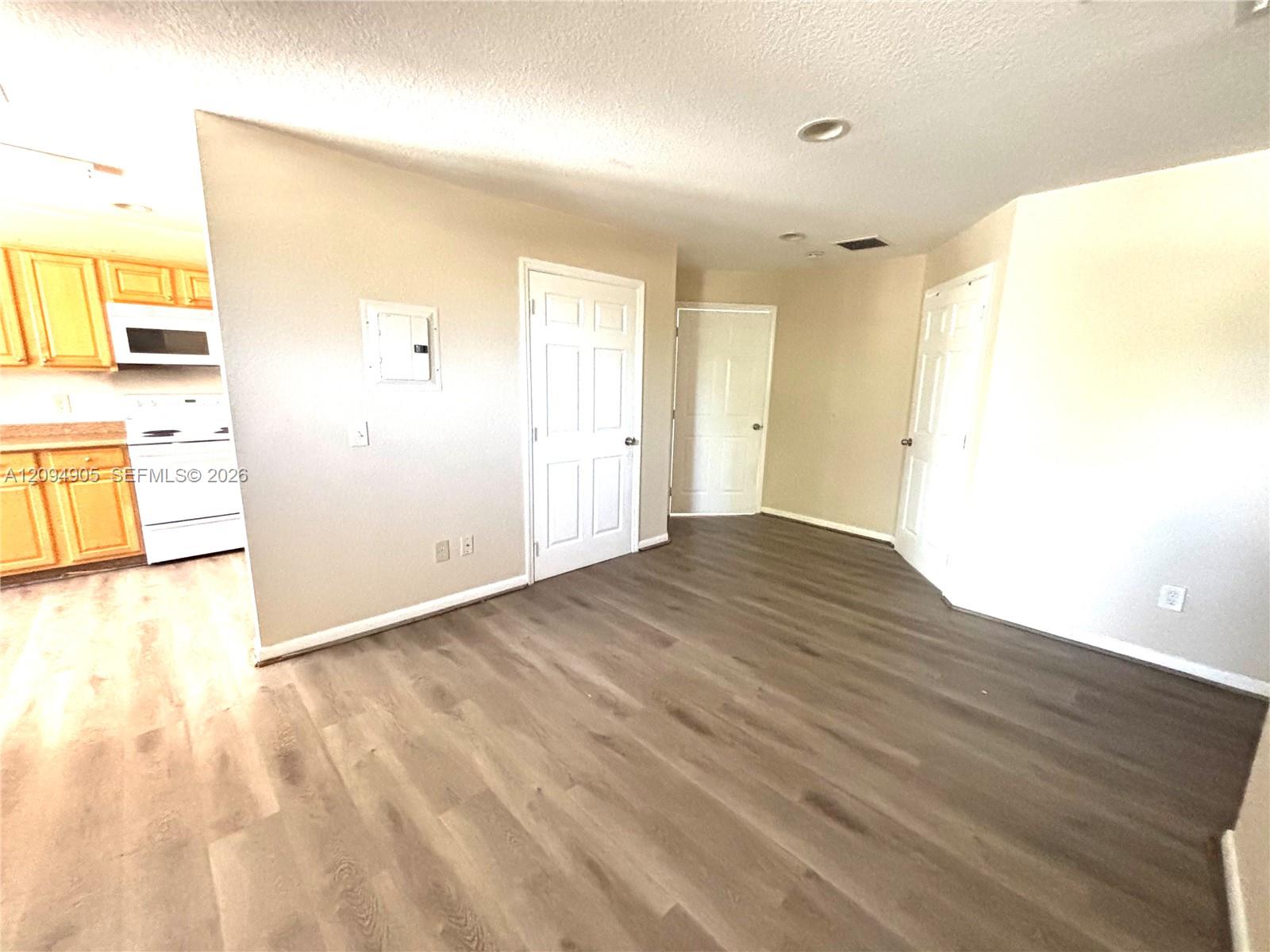 219 W Dixie Highway B Property Photo 4