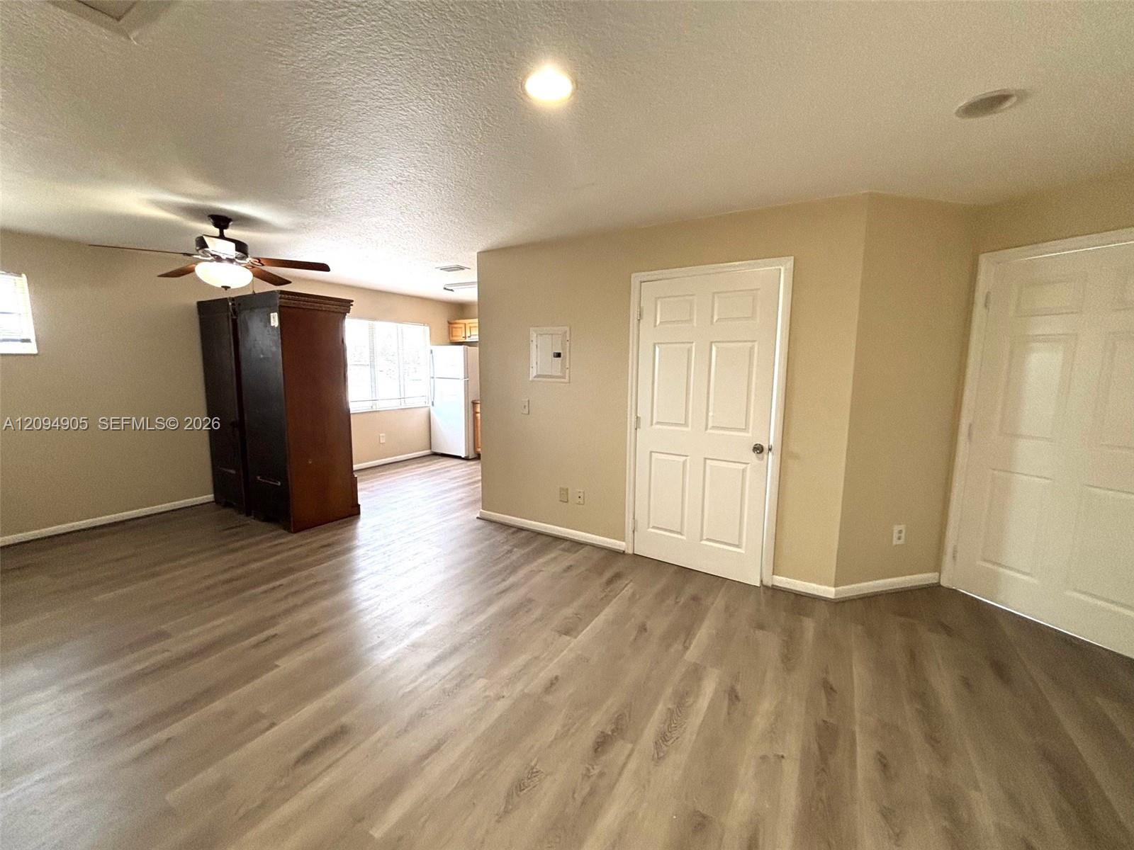 219 W Dixie Highway B Property Photo 9