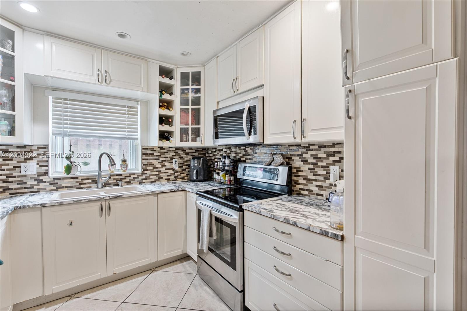 230 Nw 52nd Street Property Photo 6
