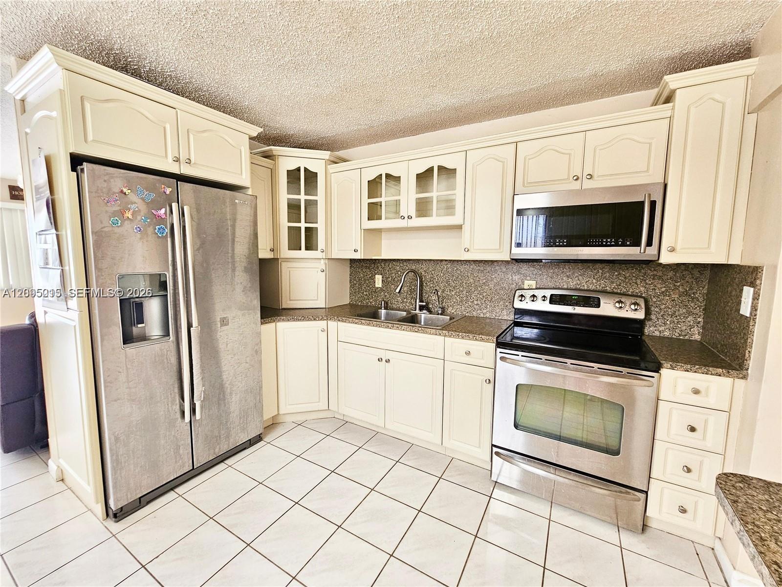 4596 E 8th Court Property Photo 13