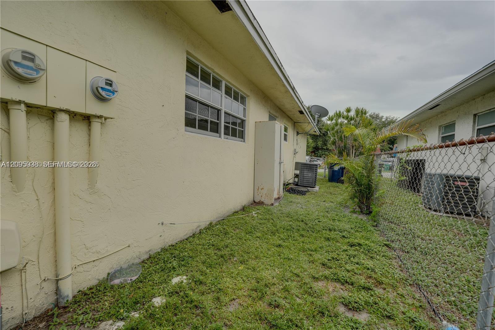 2403 Sw 58th Manor 1 Property Photo 31