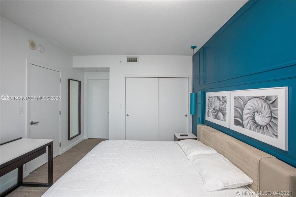17315 Collins Avenue 2406 Property Photo 2