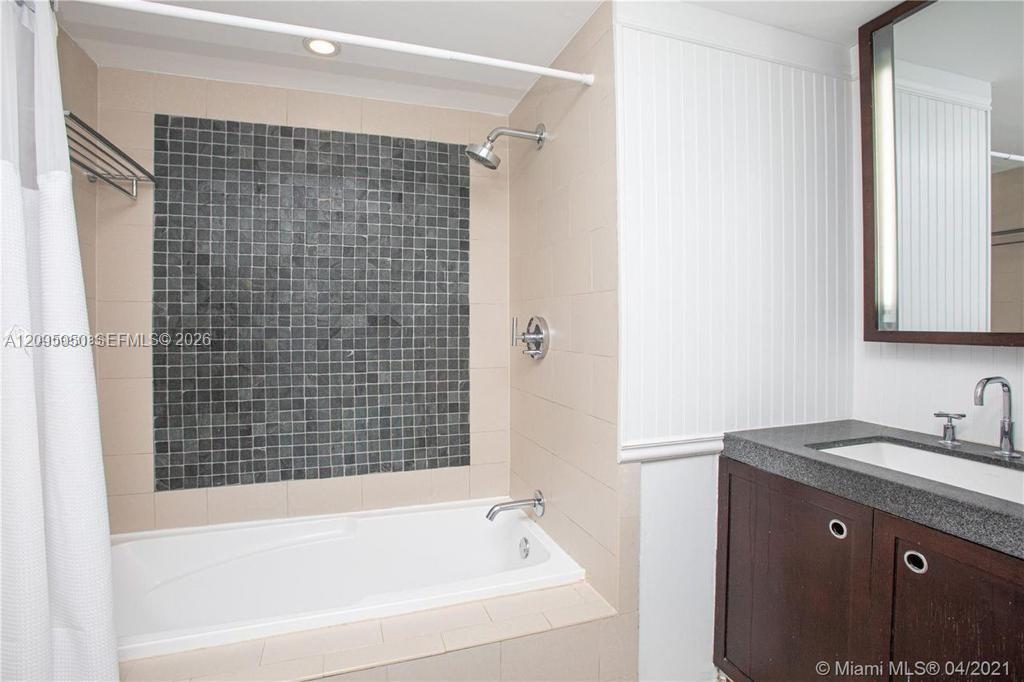 17315 Collins Avenue 2406 Property Photo 11