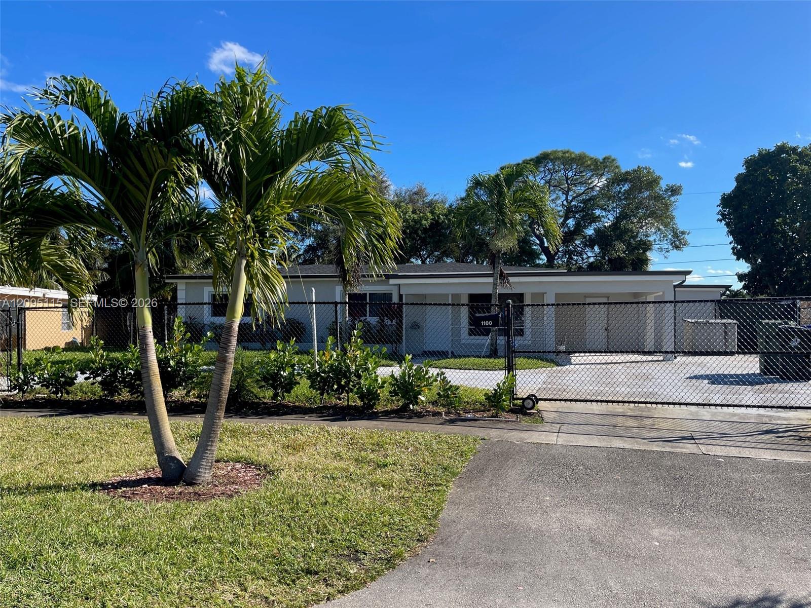 1100 Arizona Avenue Property Photo 1