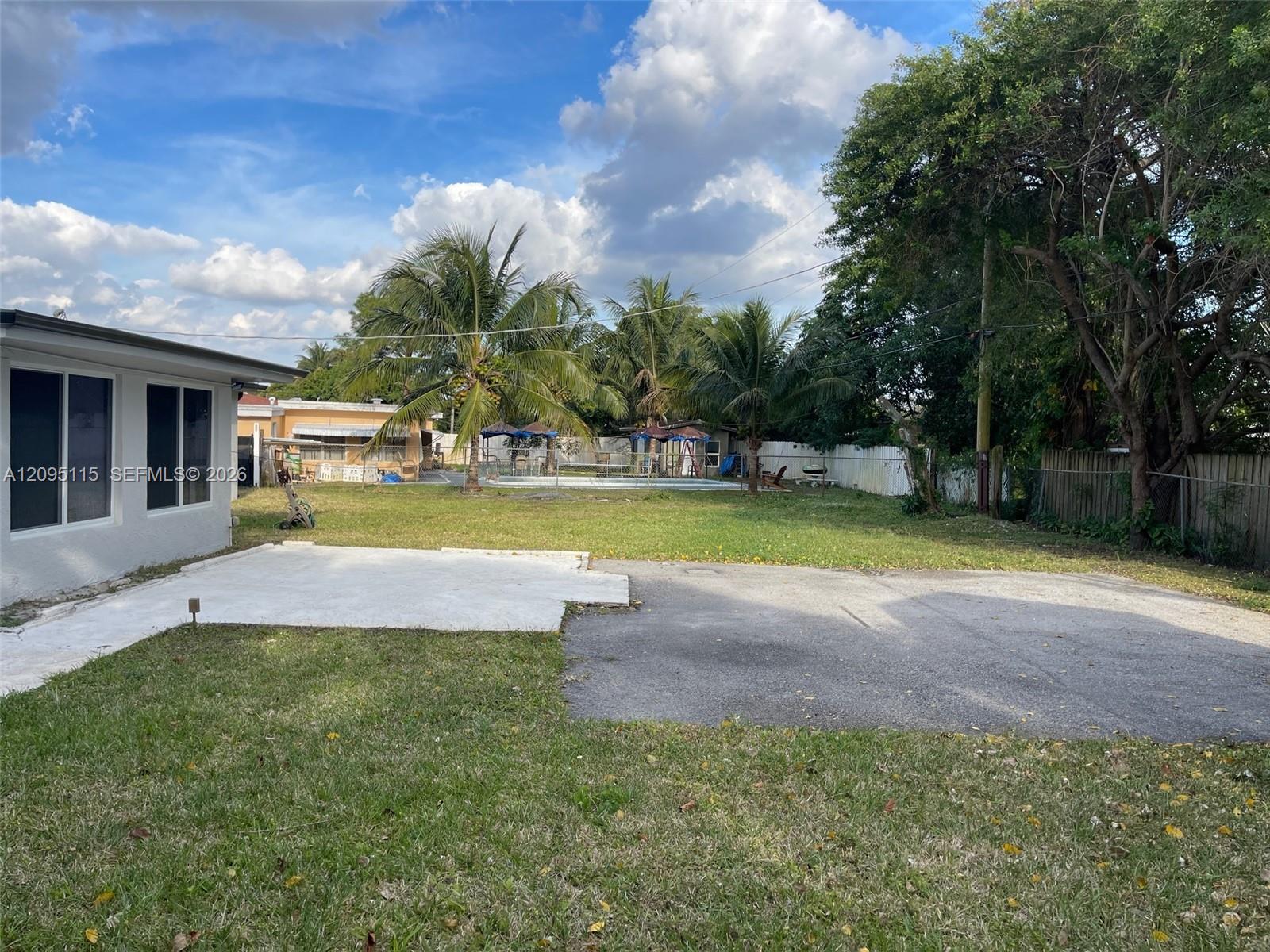 1100 Arizona Avenue Property Photo 10