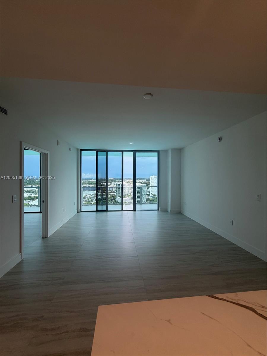 2411 Laguna Circle 2409 Property Photo 1