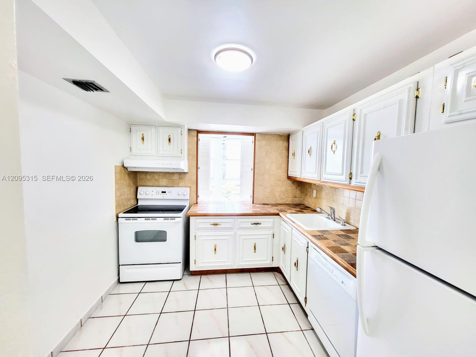 501 Three Islands Boulevard 204 Property Photo 9