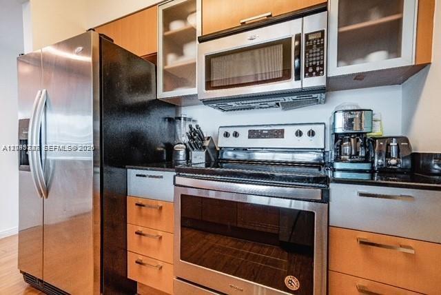 1750 N Bayshore Drive 5505 Property Photo 2