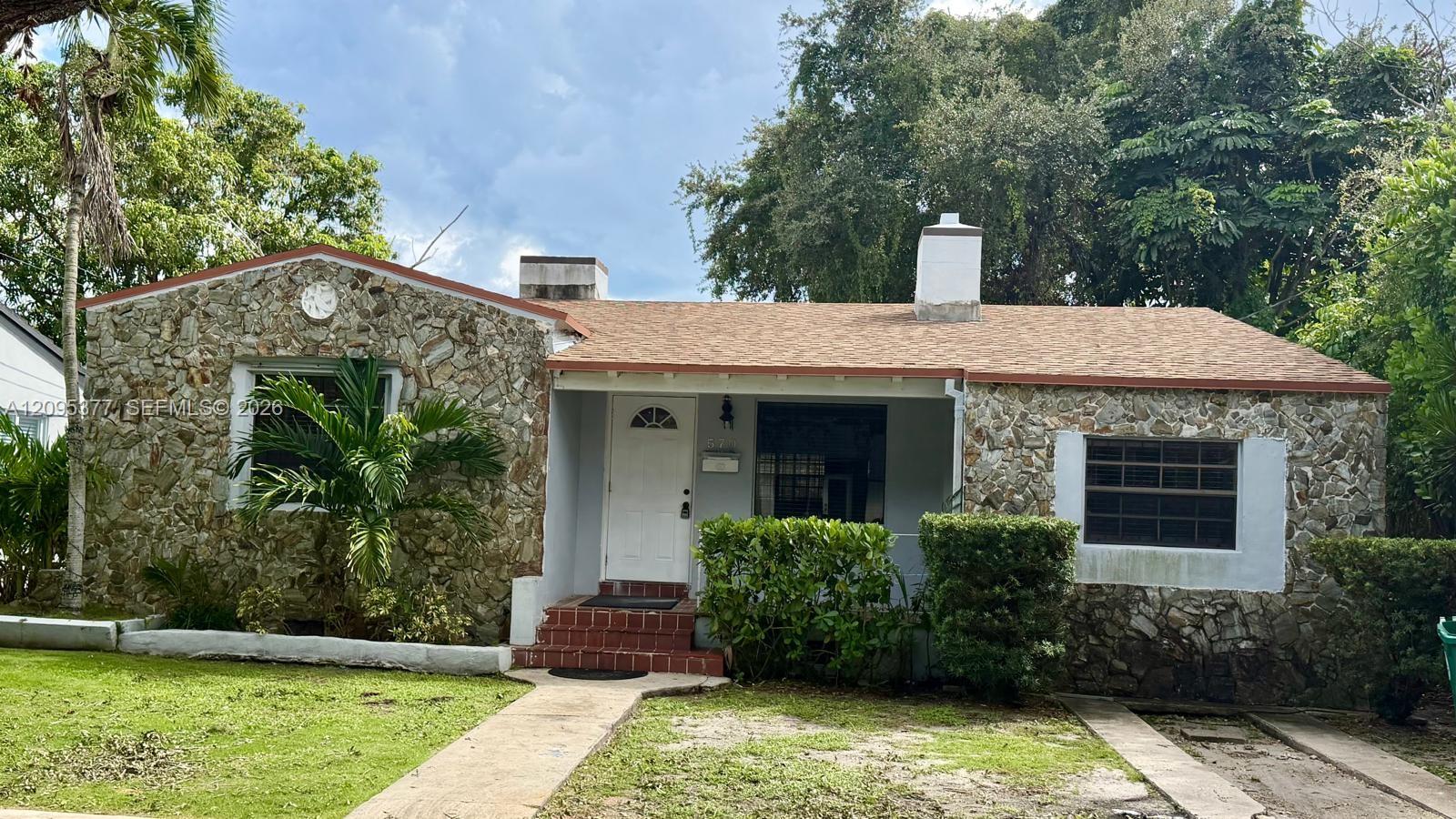 570 Nw 41st Street Property Photo 1