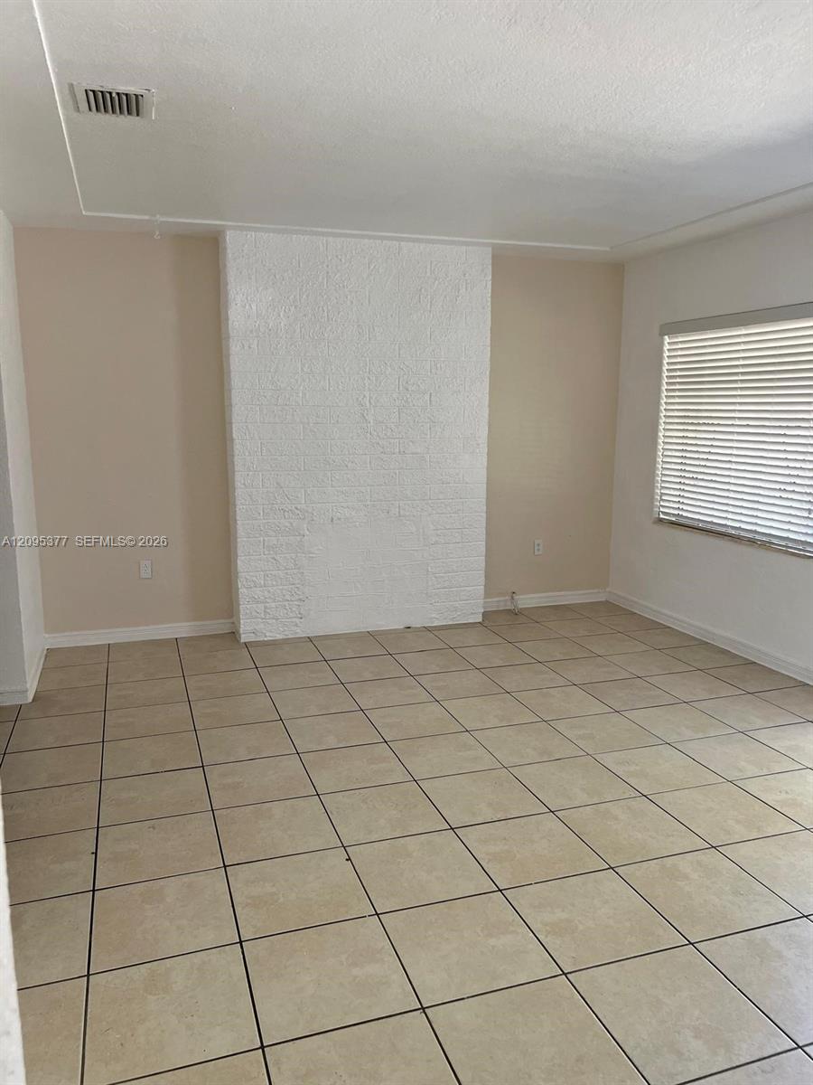 570 Nw 41st Street Property Photo 2