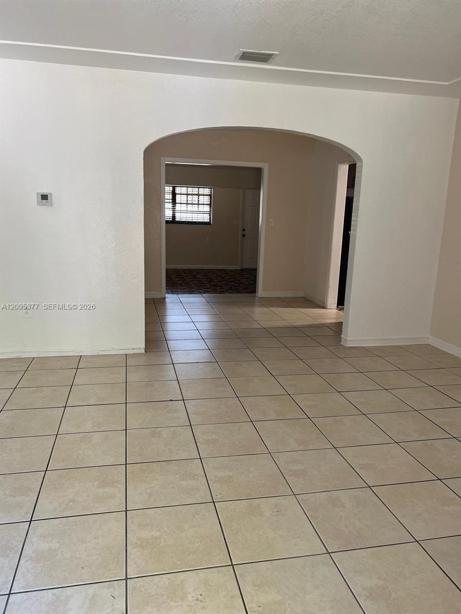 570 Nw 41st Street Property Photo 3