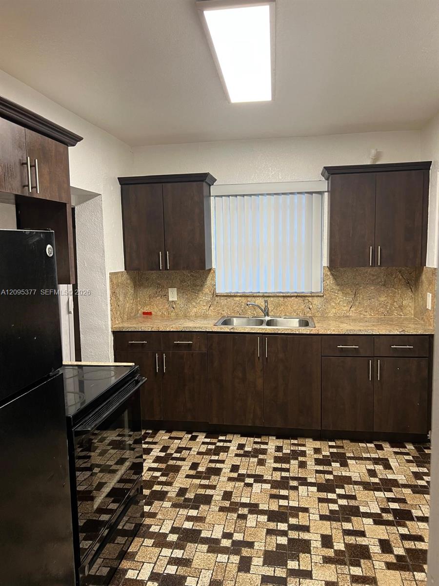 570 Nw 41st Street Property Photo 4