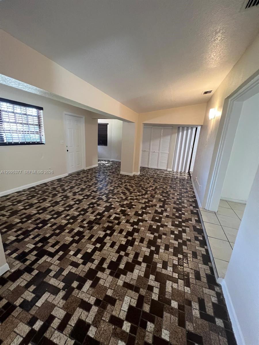 570 Nw 41st Street Property Photo 5