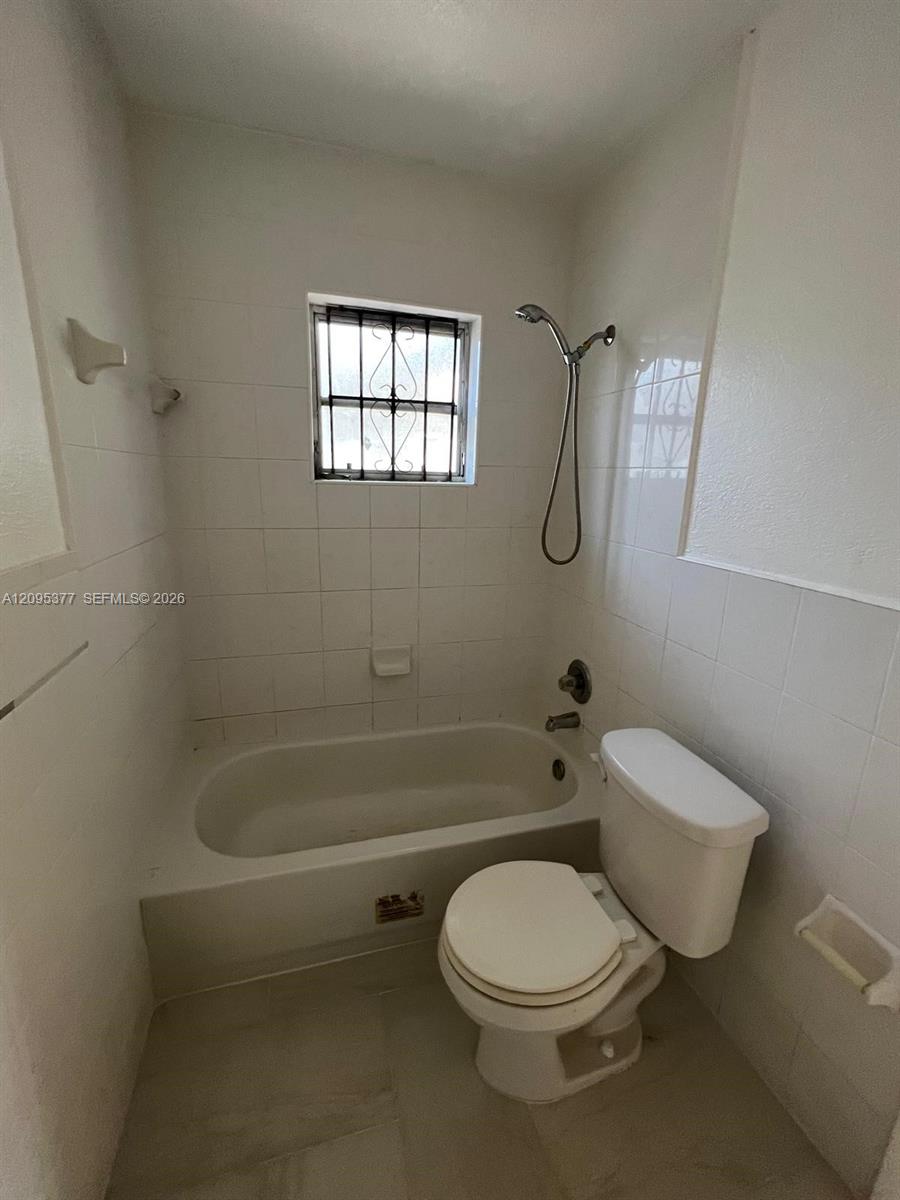 570 Nw 41st Street Property Photo 7