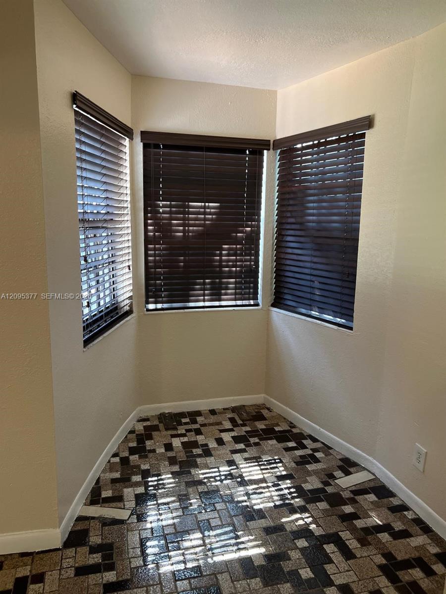 570 Nw 41st Street Property Photo 14