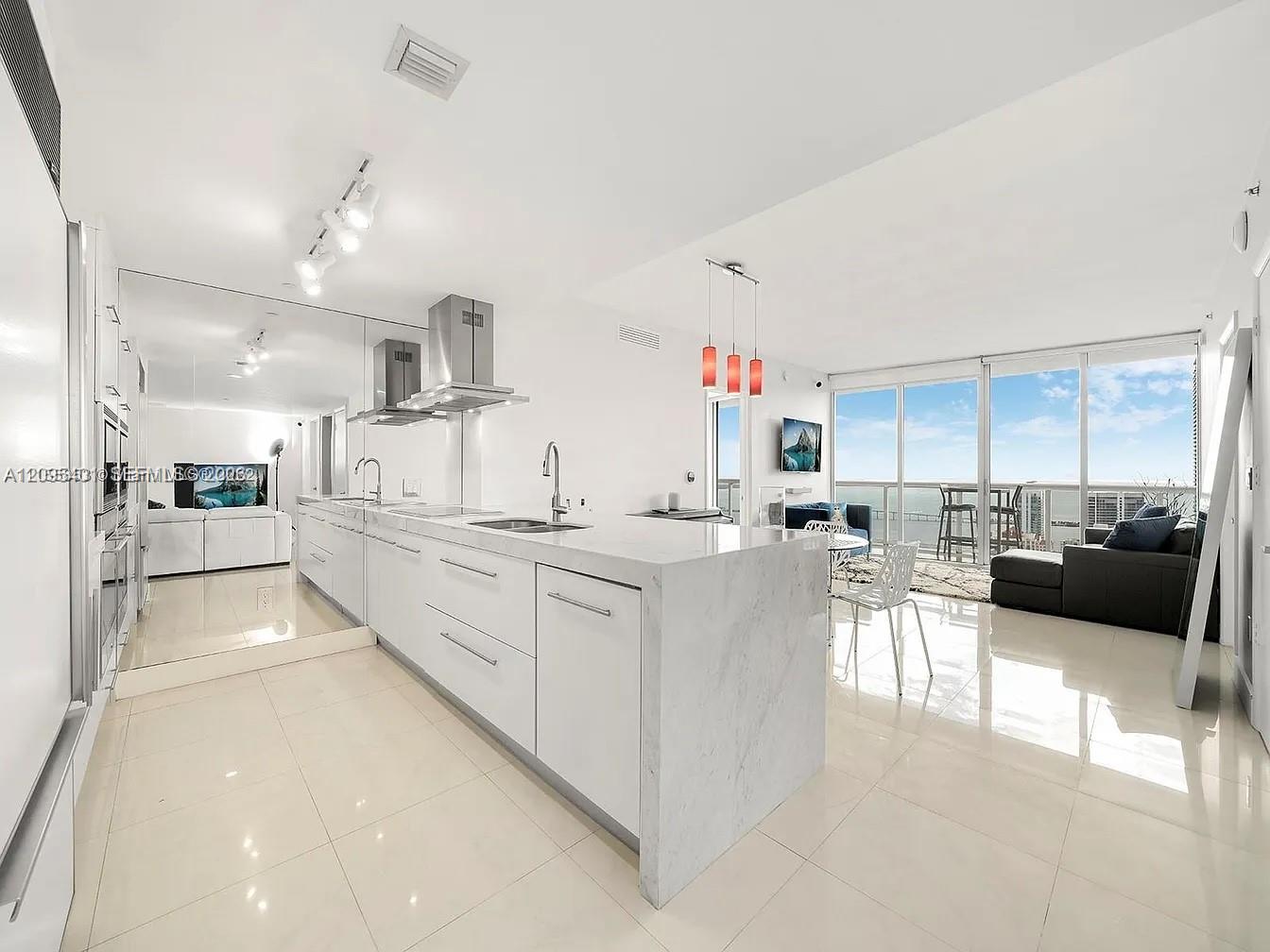 495 Brickell Avenue 5505 Property Photo 2