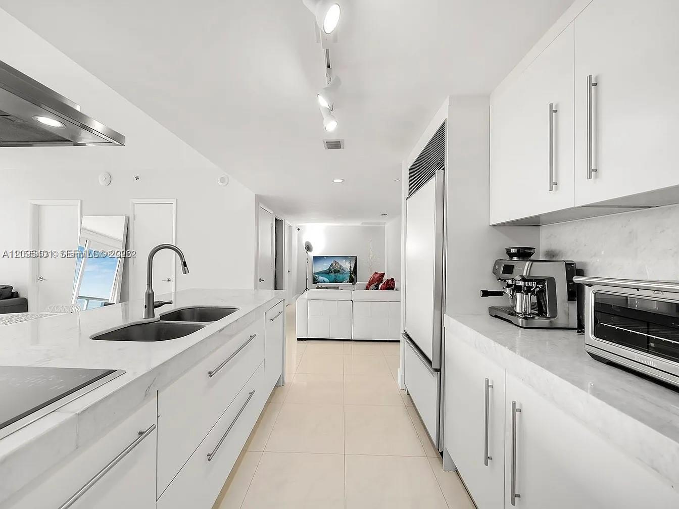 495 Brickell Avenue 5505 Property Photo 4