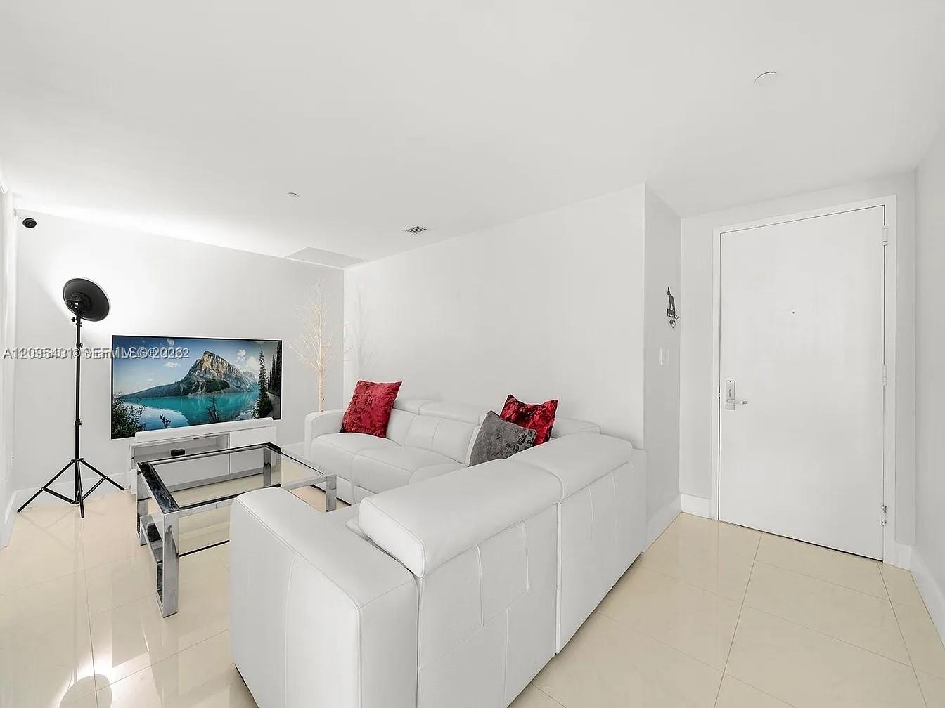 495 Brickell Avenue 5505 Property Photo 10