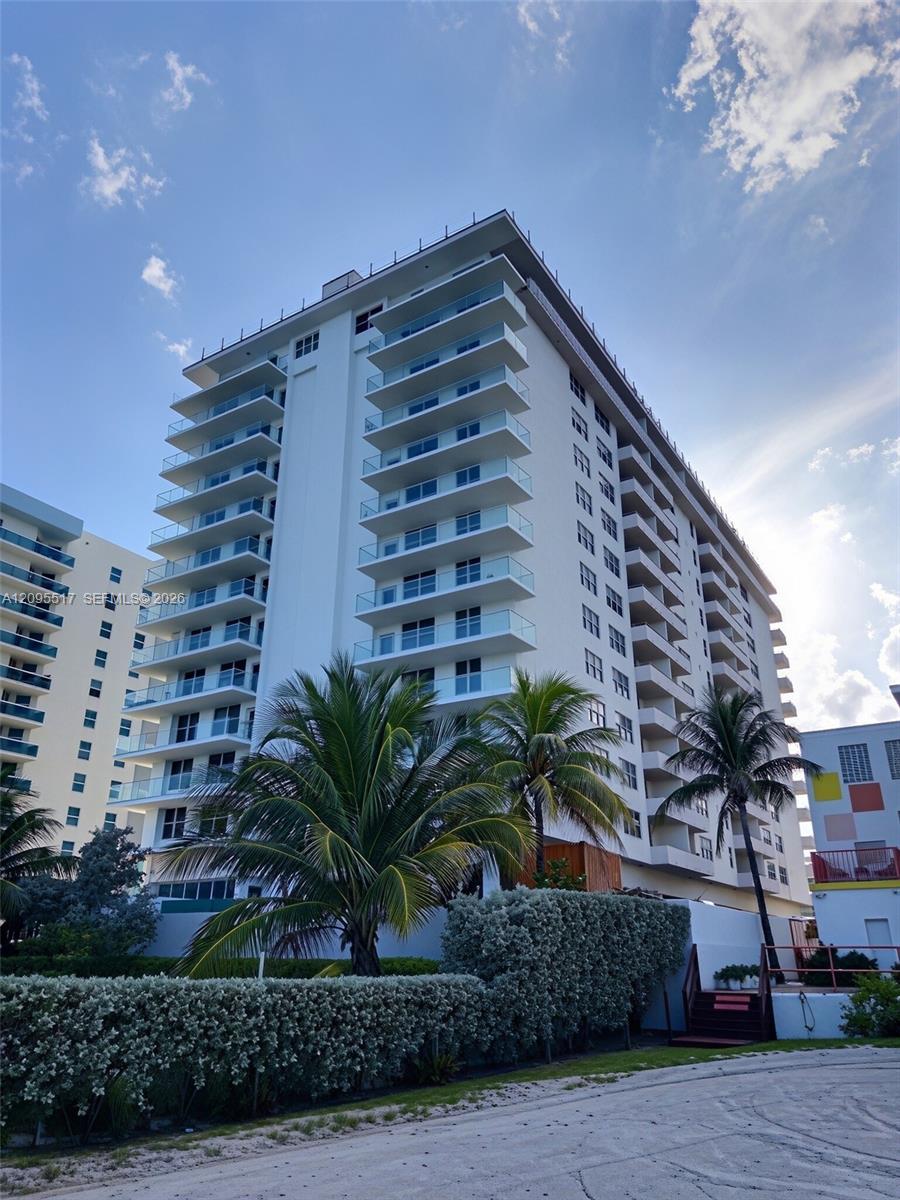 9225 Collins Avenue 1109 Property Photo 5
