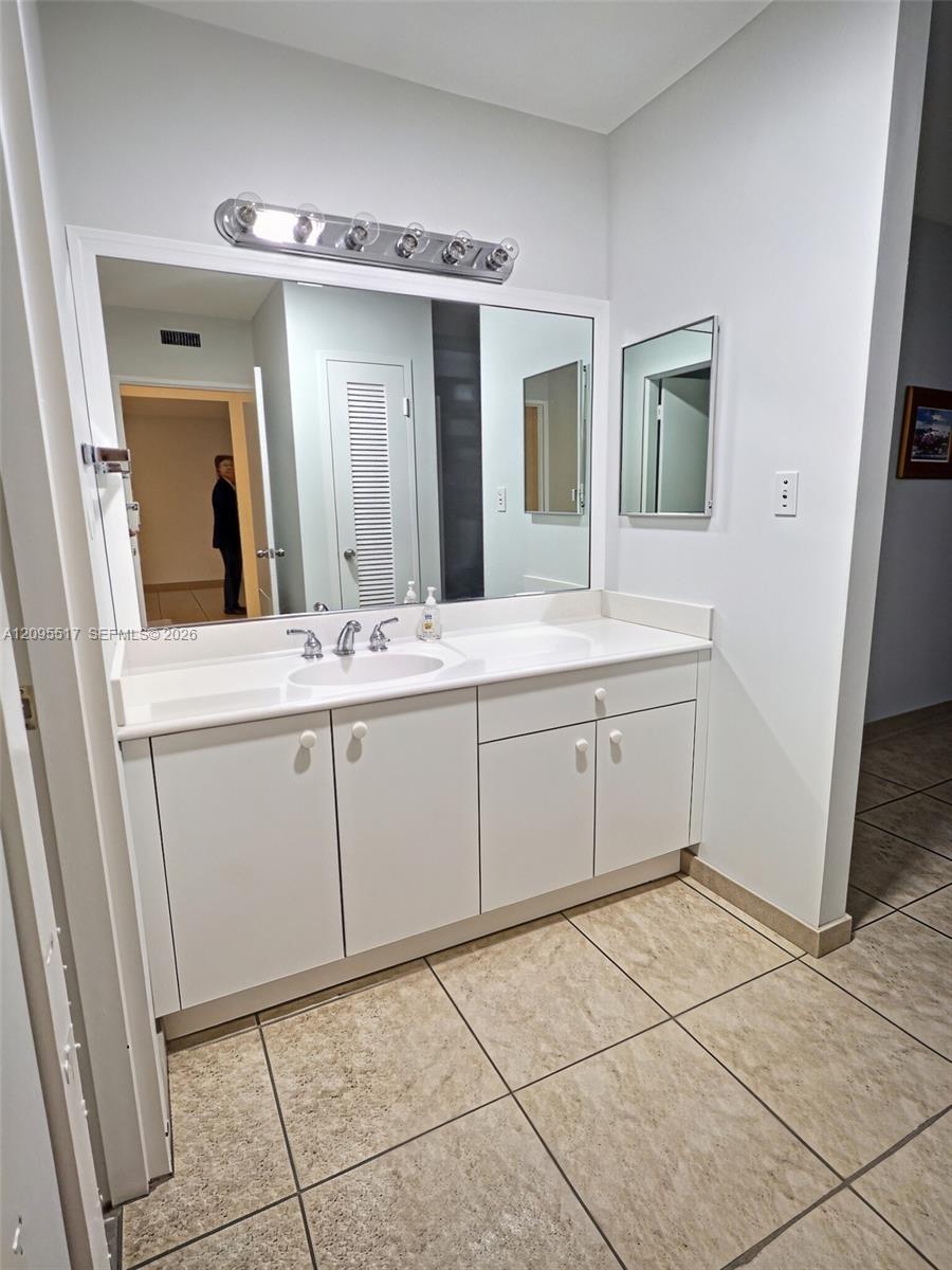 9225 Collins Avenue 1109 Property Photo 18