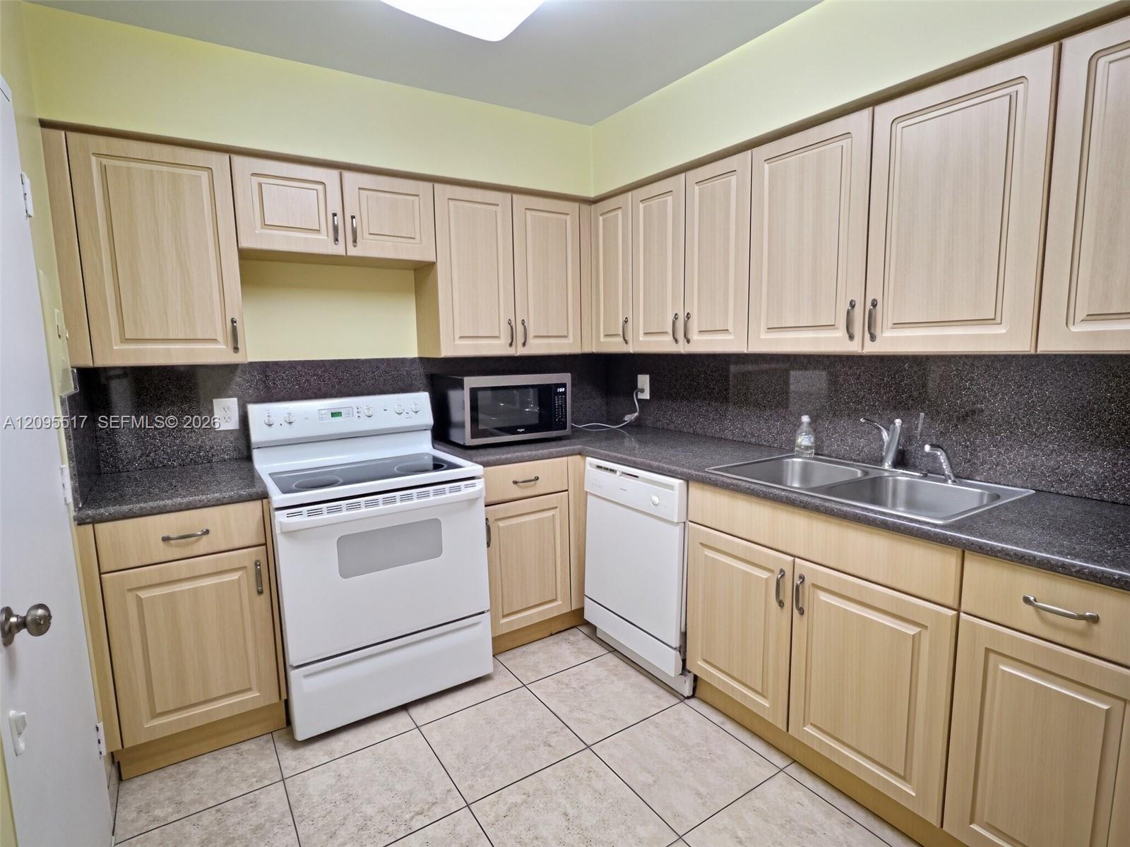 9225 Collins Avenue 1109 Property Photo 21