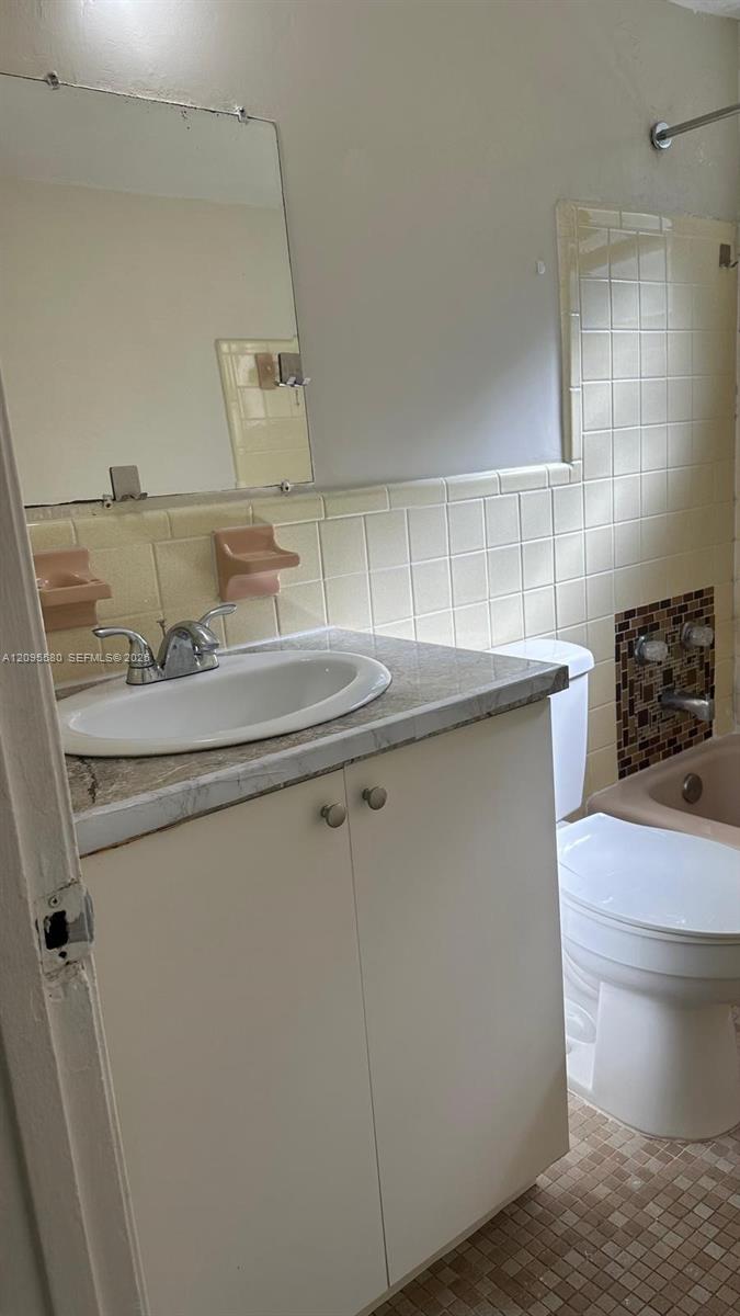 A12095580 Property Photo 8
