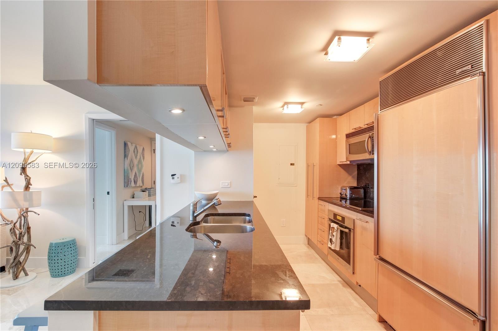 6801 Collins Avenue 1112 Property Photo 4
