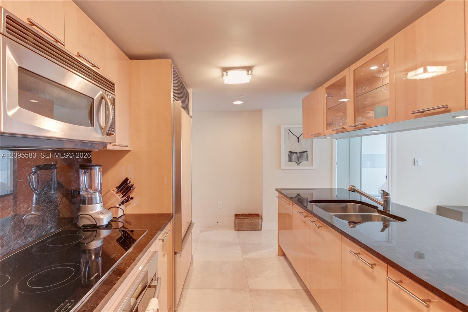 6801 Collins Avenue 1112 Property Photo 5