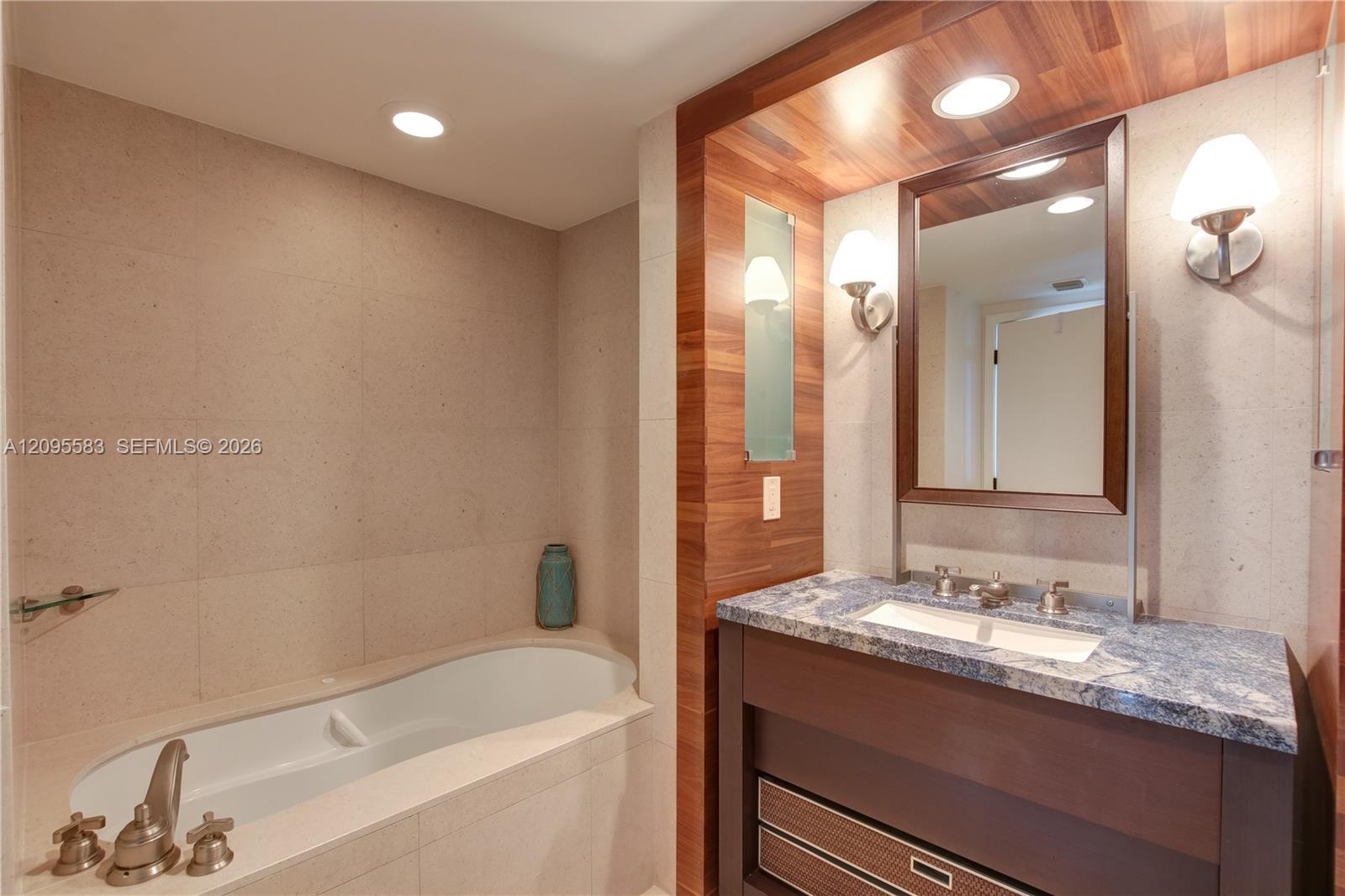 6801 Collins Avenue 1112 Property Photo 18