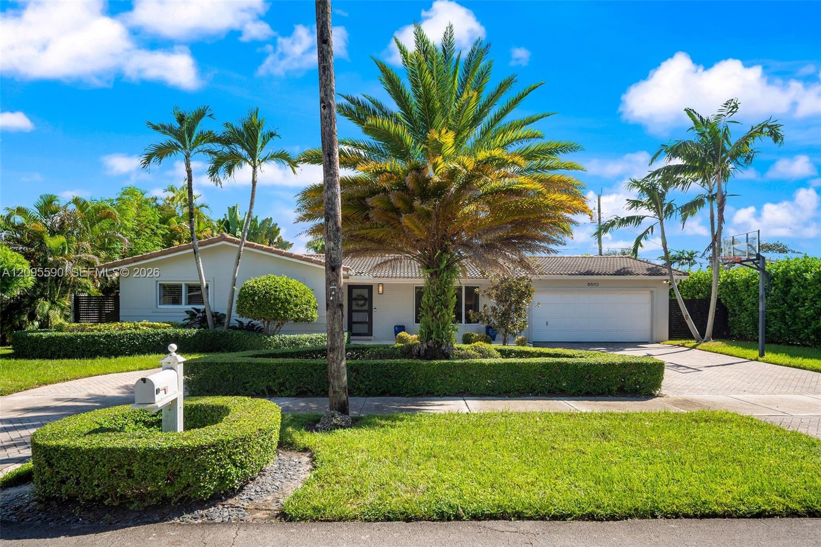 8610 SW 47th Street Property Photo 1