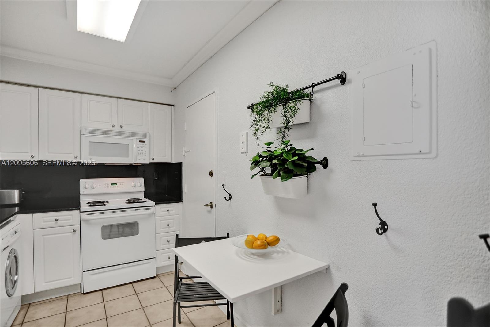 2501 S Ocean Drive 531 (available Dec 10) Property Photo 18
