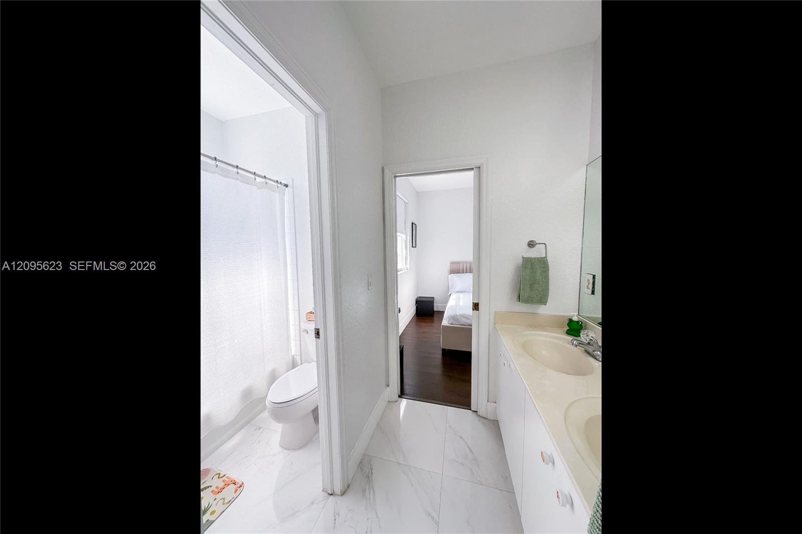 A12095623 Property Photo 28