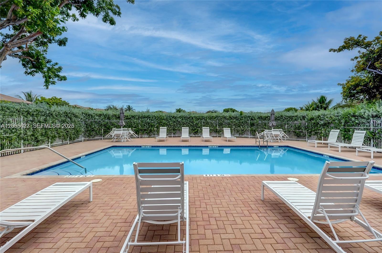 A12095623 Property Photo 32